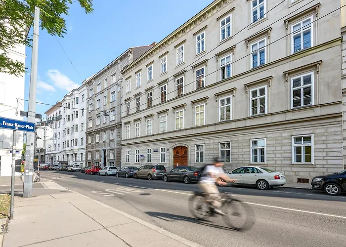 Spacious Austrian Style Close To Center Landstrasse *