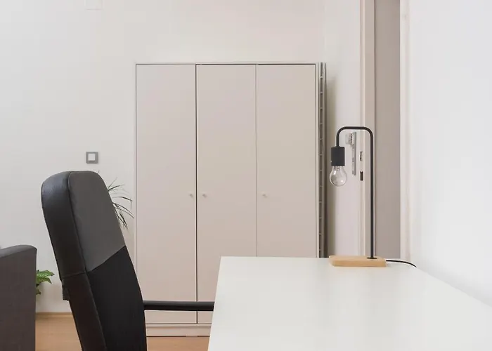 Spacious Austrian Style Close To Center Landstrasse Apartment *
