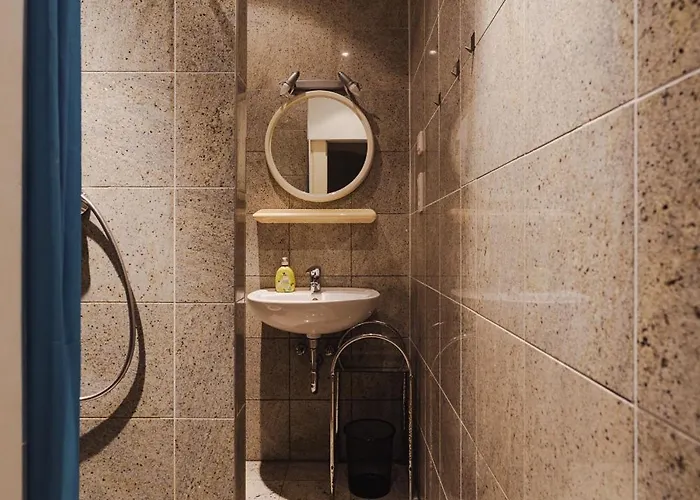 Spacious Austrian Style Close To Center Landstrasse Wien